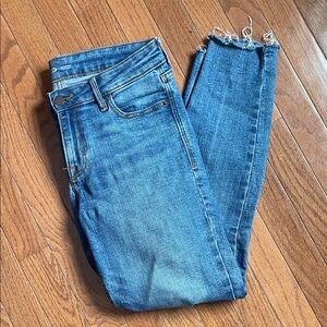 Old Navy Distressed Ankle Jeans in Blue